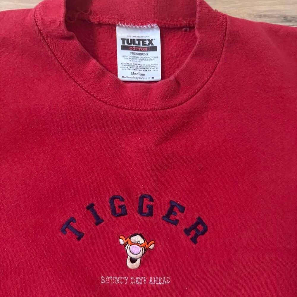 Vintage 90s rare embroidered Disney Tigger crewneck sweatshirt Size Medium - Picture 2 of 6